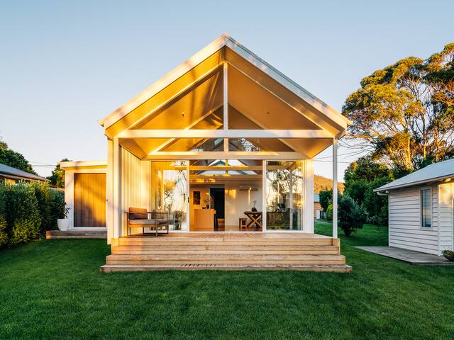 Absolute waterfront-with sauna – Wave Song gallery image 2