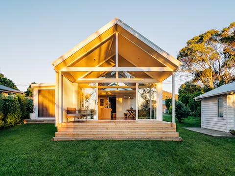 Absolute waterfront-with sauna - Wave Song