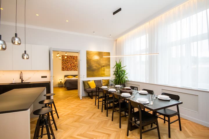 Florentinum Heights 3BR, Balcony (Prague Old Town)