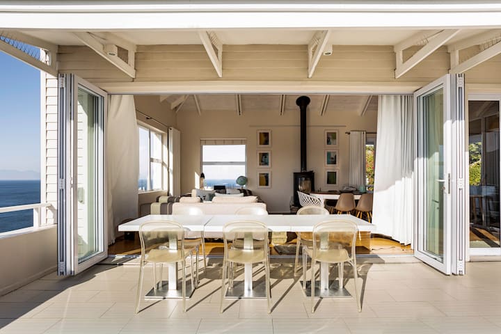 Dream Family Villa CapeTown-StunningSeaView gallery image 4
