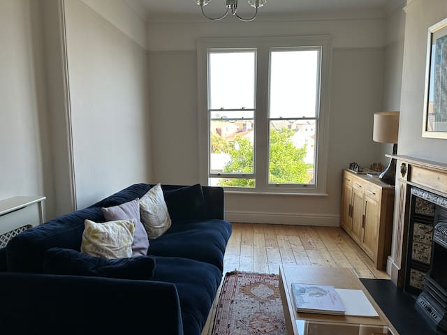 Comfortable 4 bedroom house in great location gallery image 5