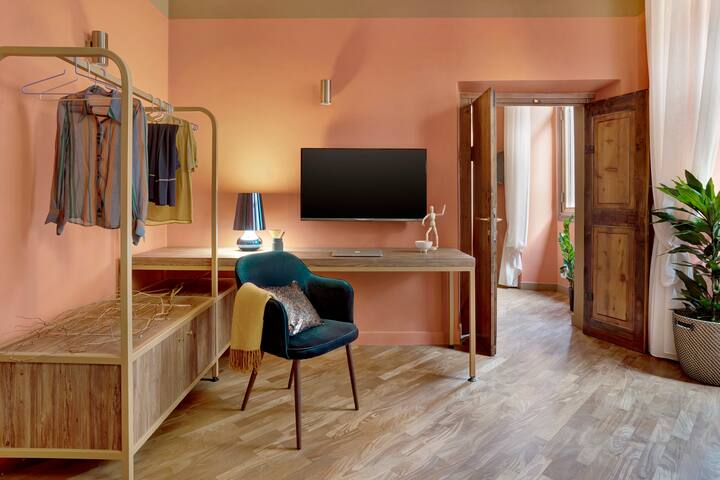 Charming and stylish at Trevi Fountain gallery image 3