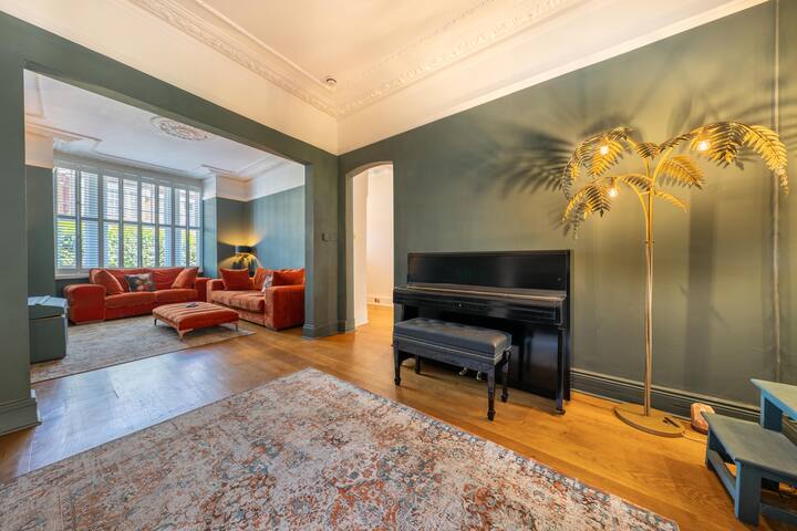 Luxury 5 Bed Townhouse in SW London gallery image 4