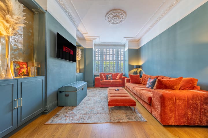 Luxury 5 Bed Townhouse in SW London gallery image 2