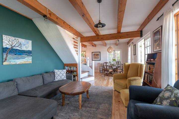 Unique mountainside home with sweeping ocean views gallery image 2