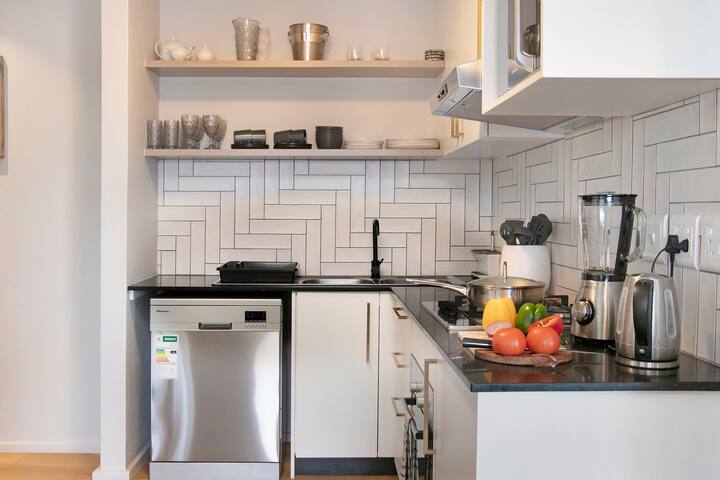 Luxury penthouse with exceptional views. gallery image 2