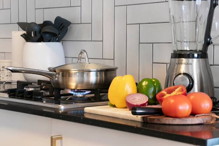 Luxury penthouse with exceptional views. gallery image 3