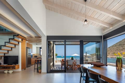 On the beach, walking distance to amenities