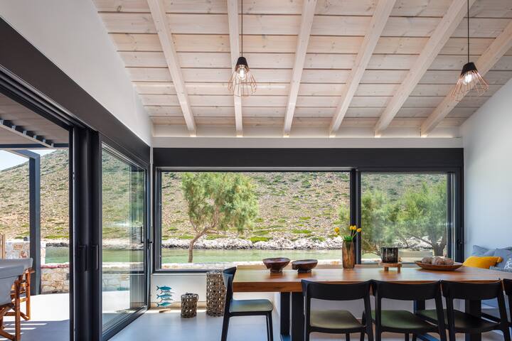 On the beach, walking distance to amenities gallery image 3