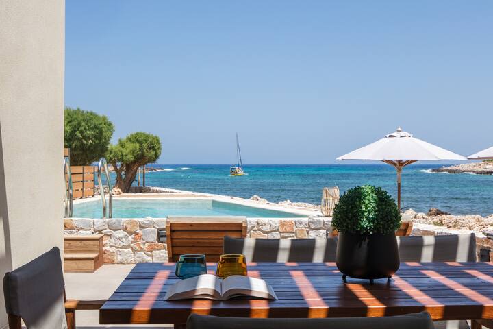 On the beach, walking distance to amenities gallery image 2