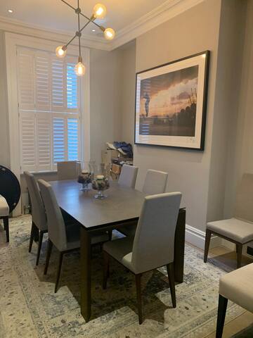 Elegant terraced 5 bedroom family home in Chelsea gallery image 4