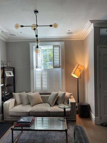 Elegant terraced 5 bedroom family home in Chelsea gallery image 2
