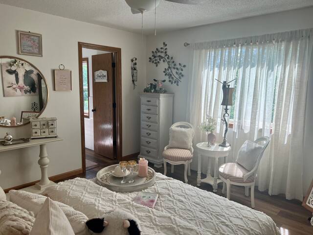 Welcome to Rucks Farm! Charming 4 bedroom home gallery image 5