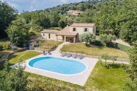Terre des Oliviers: villa for 8 people with pool