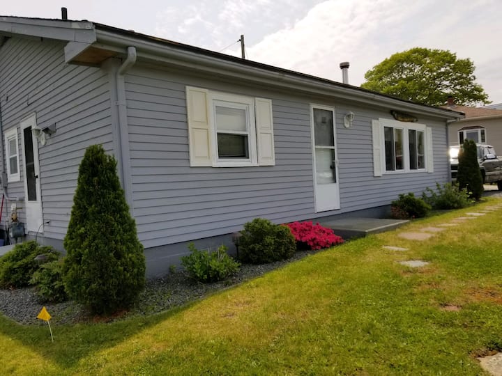 Cheerful 3-bedroom Home Just Steps From The Beach! - Long Beach Gloucester