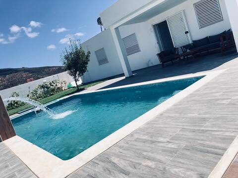 Maison calme pied dans l'eau+piscine Hawaria plage