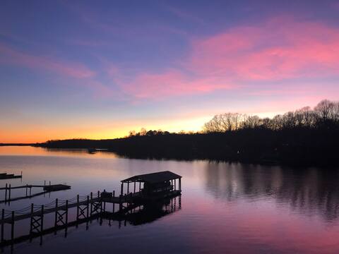 Lakefront Retreat - 6 Bedrooms - Dock - Rent Boat