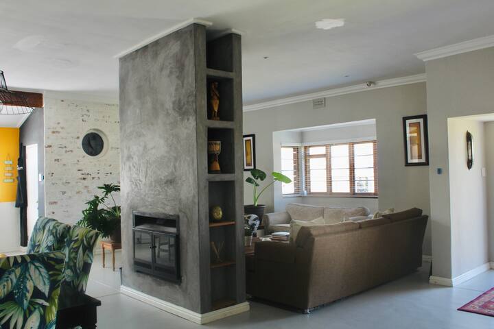 Gorgeous 3-bedroom with year round holiday feel. gallery image 5