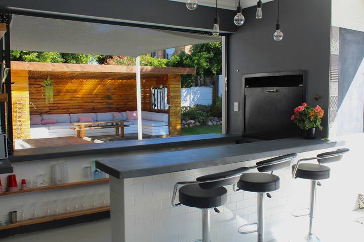 Gorgeous 3-bedroom with year round holiday feel. gallery image 4