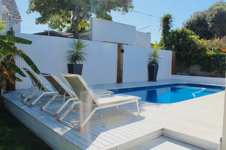 Gorgeous 3-bedroom with year round holiday feel. gallery image 2