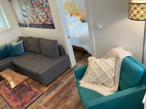 Top Airbnb: Dog friendly 2 blocks to Main! Art on White Suite! in Grand Junction