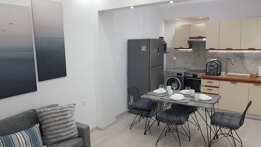 KONSTANTINOS’S LUXURY APARTMENT gallery image 4