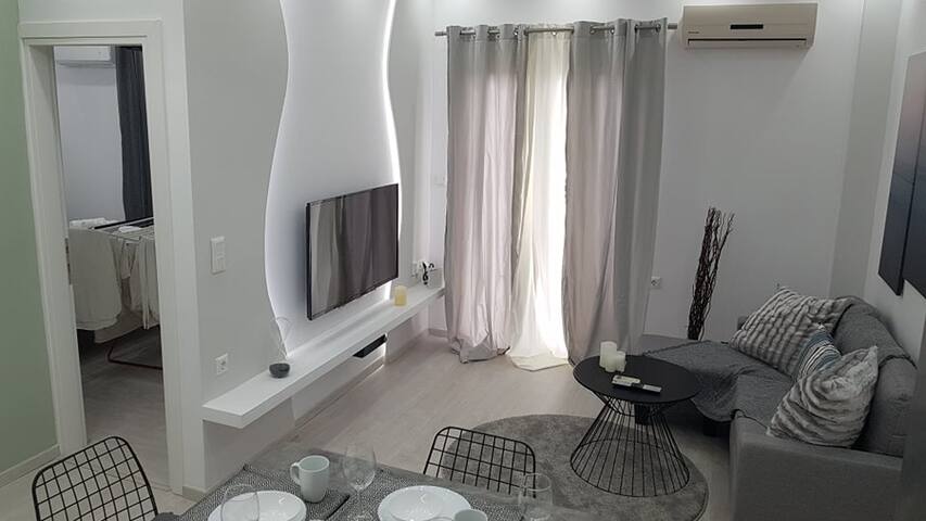 KONSTANTINOS’S LUXURY APARTMENT gallery image 3