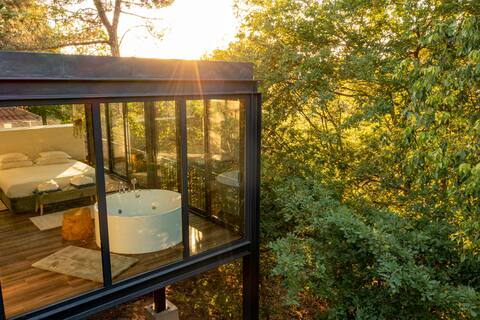 Treehouse with Jacuzzi- Peso Village