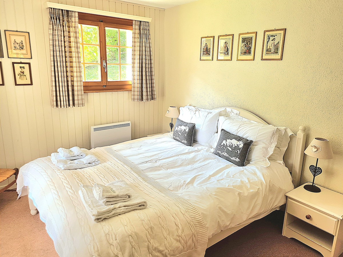 Glavna spavaća soba s krevetom od 5 stopa (160 cm)