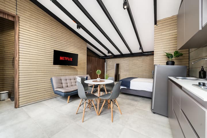 Urban Edge Loft #21 - Medellín, Colombia