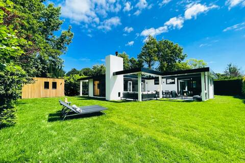 Luxury villa with hottub, garden, and beach nearby