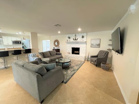 Top performing Airbnb: IMG Academy Oasis - Hot Tub, Pool, and Garden in Bayshore Gardens