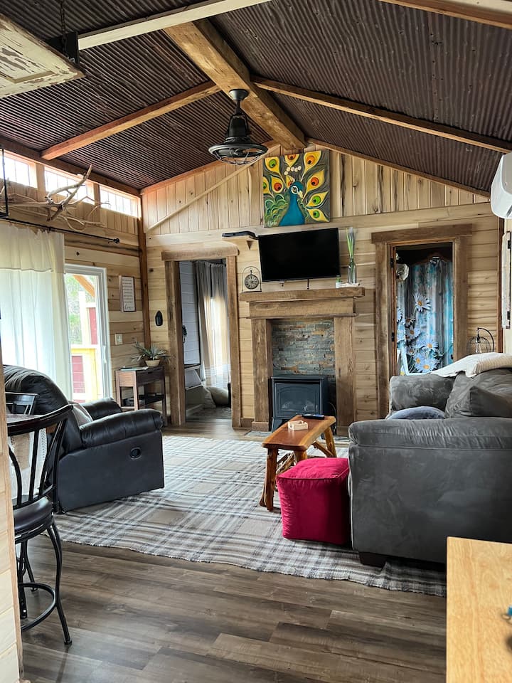 The Field House @ Carter Farm: Entire Cabin - Alabama