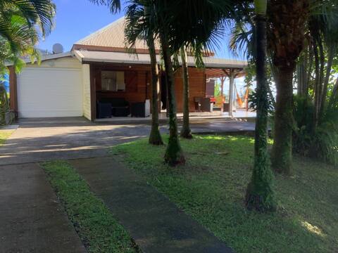 Tropical villa with garden and pool, Aliloa