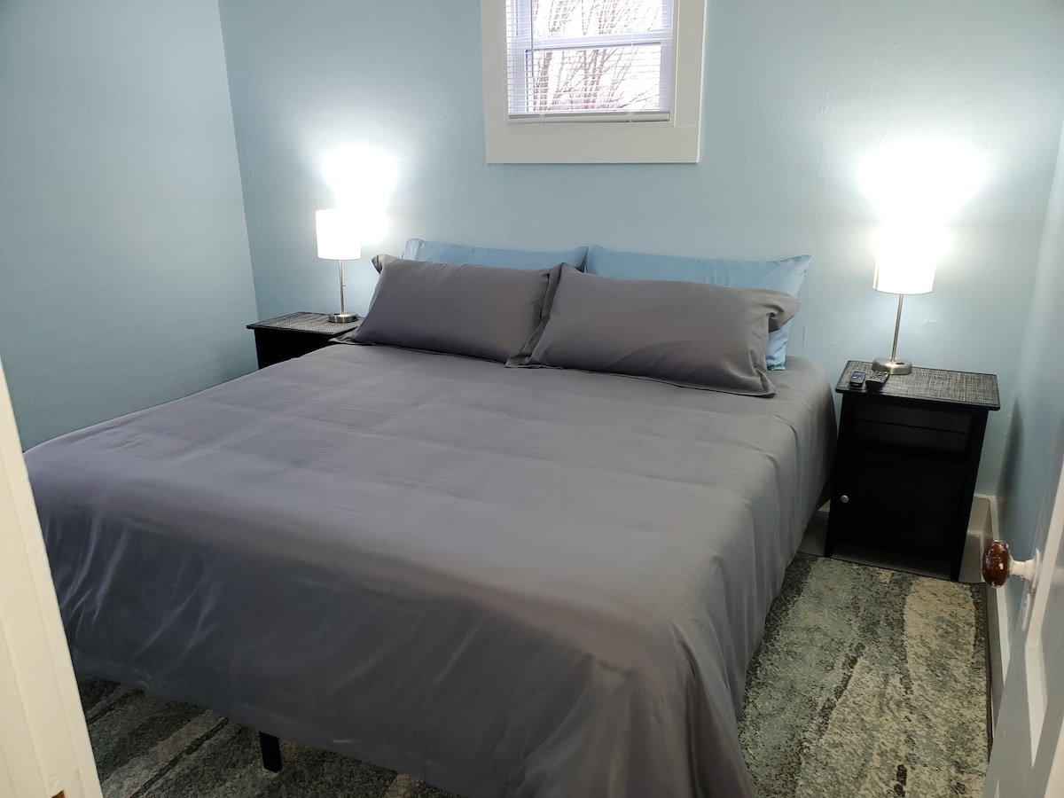 Chumba Mahiri cha kulala kilicho na kitanda aina ya king