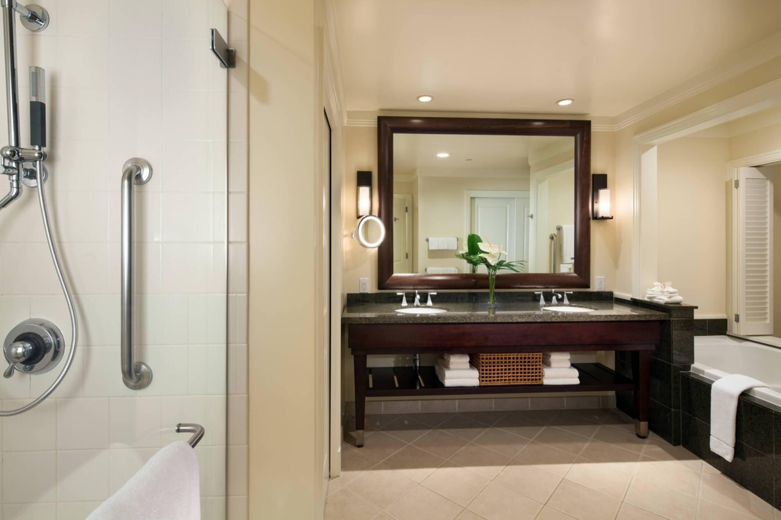 Condo in Lahaina · ★4.67 · 2 bedrooms · 4 beds · 2 baths - Image 21