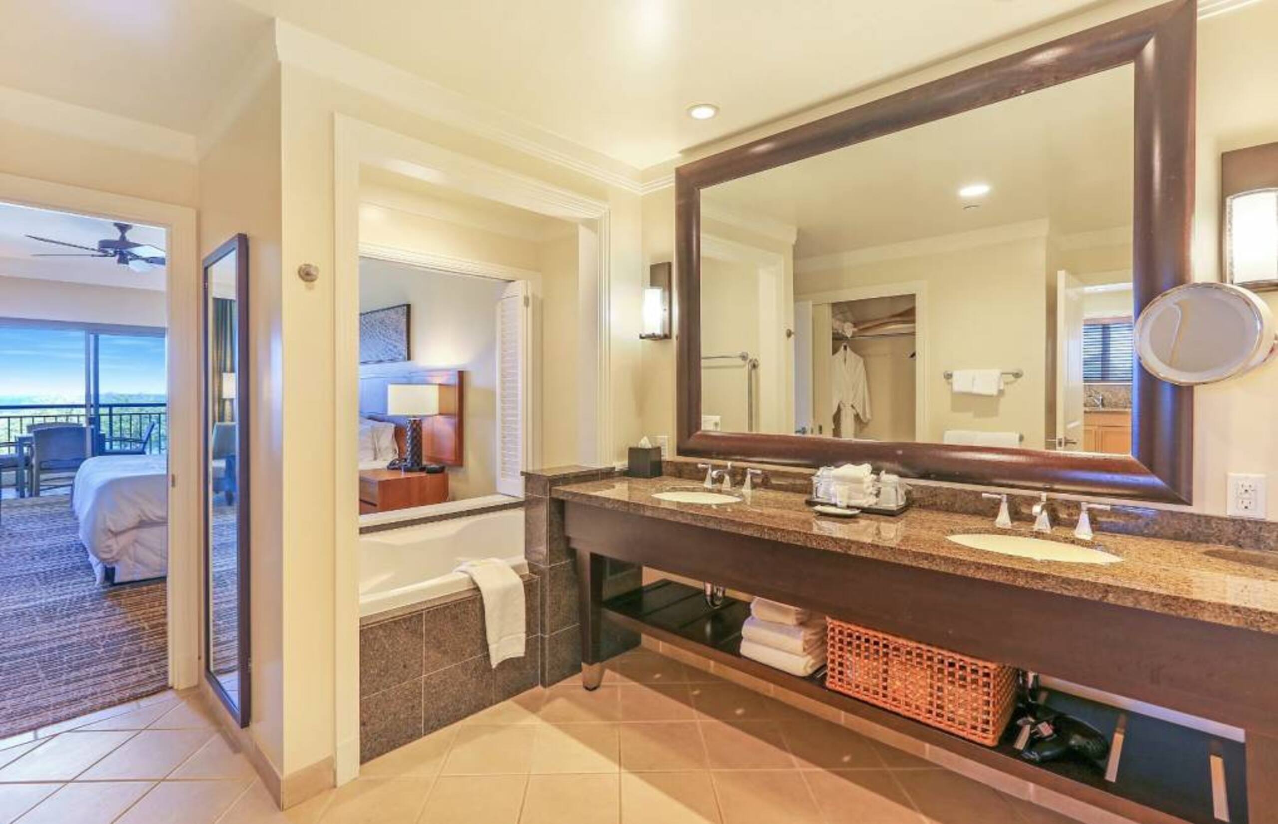 Condo in Lahaina · ★4.67 · 2 bedrooms · 4 beds · 2 baths - Image 12