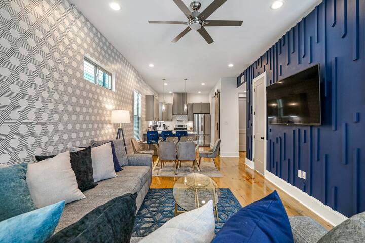 Walk to French Quarter from Modern home gallery image 5