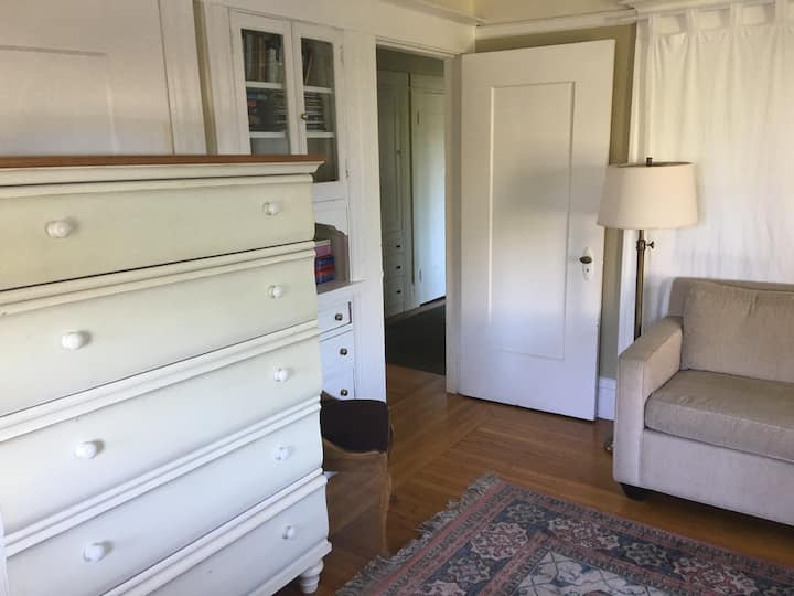 Sun-filled Edwardian By Cal Campus - Berkeley, CA