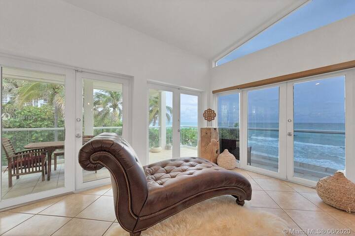 Oceanfront 4 Bedroom Apartment gallery image 4