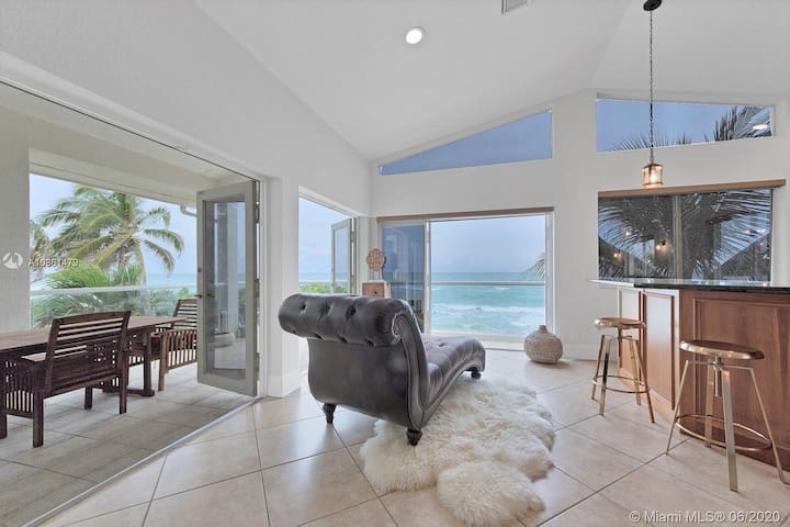 Oceanfront, Spacious and Private Beach House