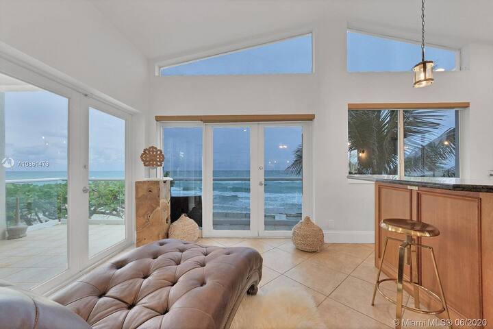 Oceanfront 4 Bedroom Apartment gallery image 3