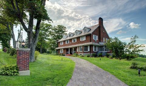 Rock Stream Estate | Lakes, Wine Trail, Hot Tub