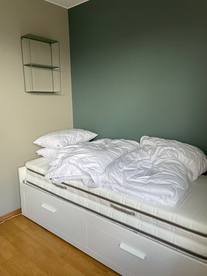 غرفة النوم 2 مع سرير قابل للسحب -  150 