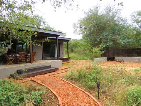 Wild Dog Lodge - Shawu Luxury Villa - Solar Energy