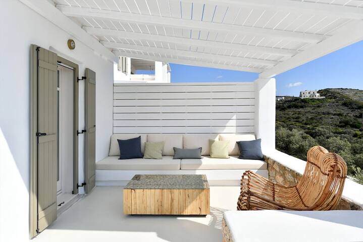 GRSTPAR305 – 5 Bedroomed Holiday Villa in Paros gallery image 4