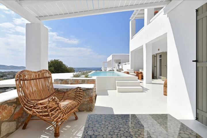 GRSTPAR305 – 5 Bedroomed Holiday Villa in Paros gallery image 2