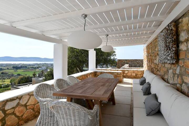GRSTPAR305 – 5 Bedroomed Holiday Villa in Paros gallery image 5