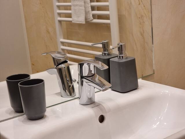 Sissi Royal Suite – Inner City 4 bedroom apartment gallery image 4