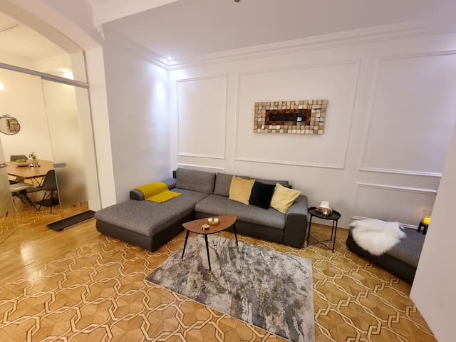 Sissi Royal Suite – Inner City 4 bedroom apartment